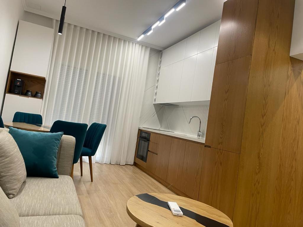 City Center Apartment Kafe Flora Tiranë Ngoại thất bức ảnh