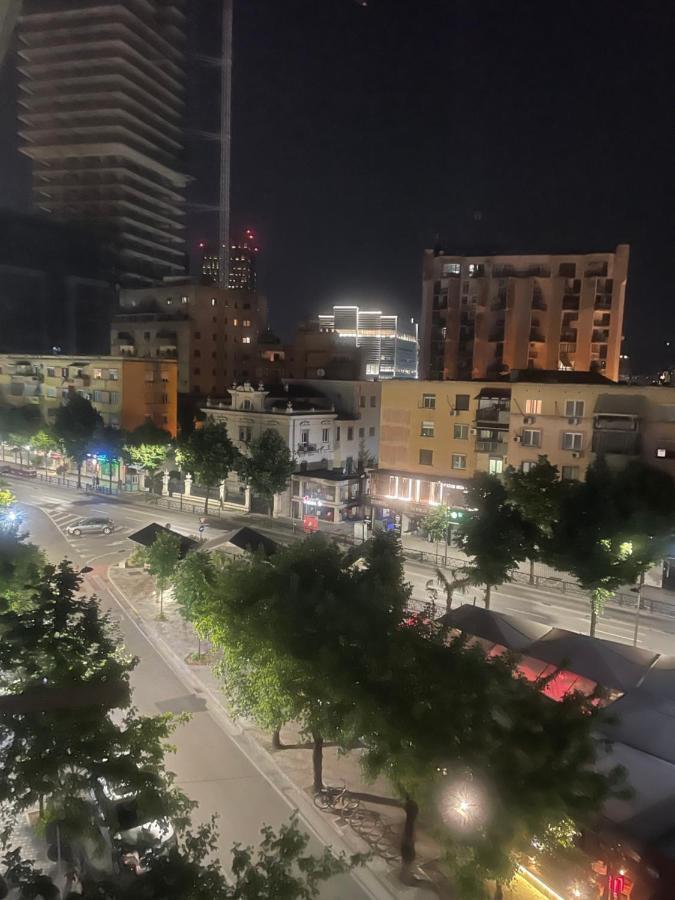 City Center Apartment Kafe Flora Tiranë Ngoại thất bức ảnh