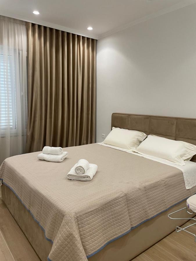 City Center Apartment Kafe Flora Tiranë Ngoại thất bức ảnh