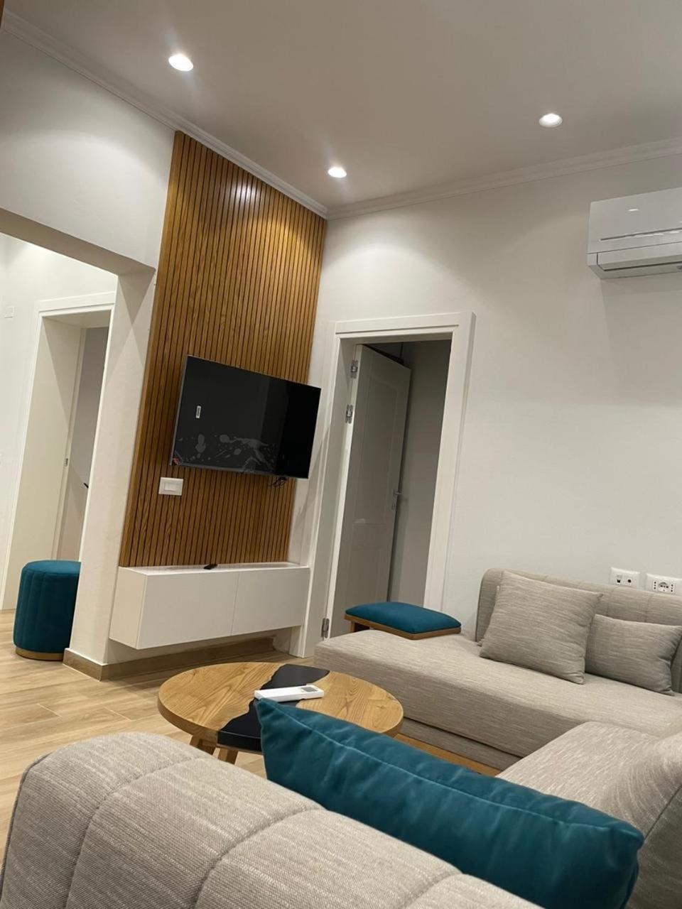 City Center Apartment Kafe Flora Tiranë Ngoại thất bức ảnh